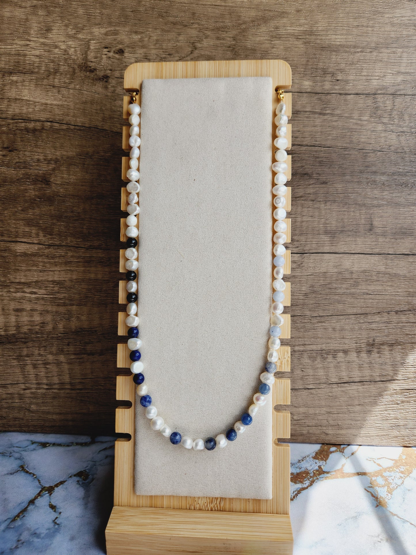 Blue gradient pearl necklace