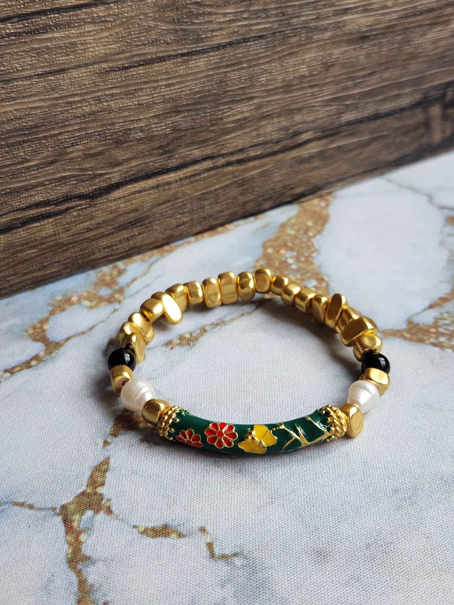 Anak Pernakan Onyx and white Pearl Bracelet