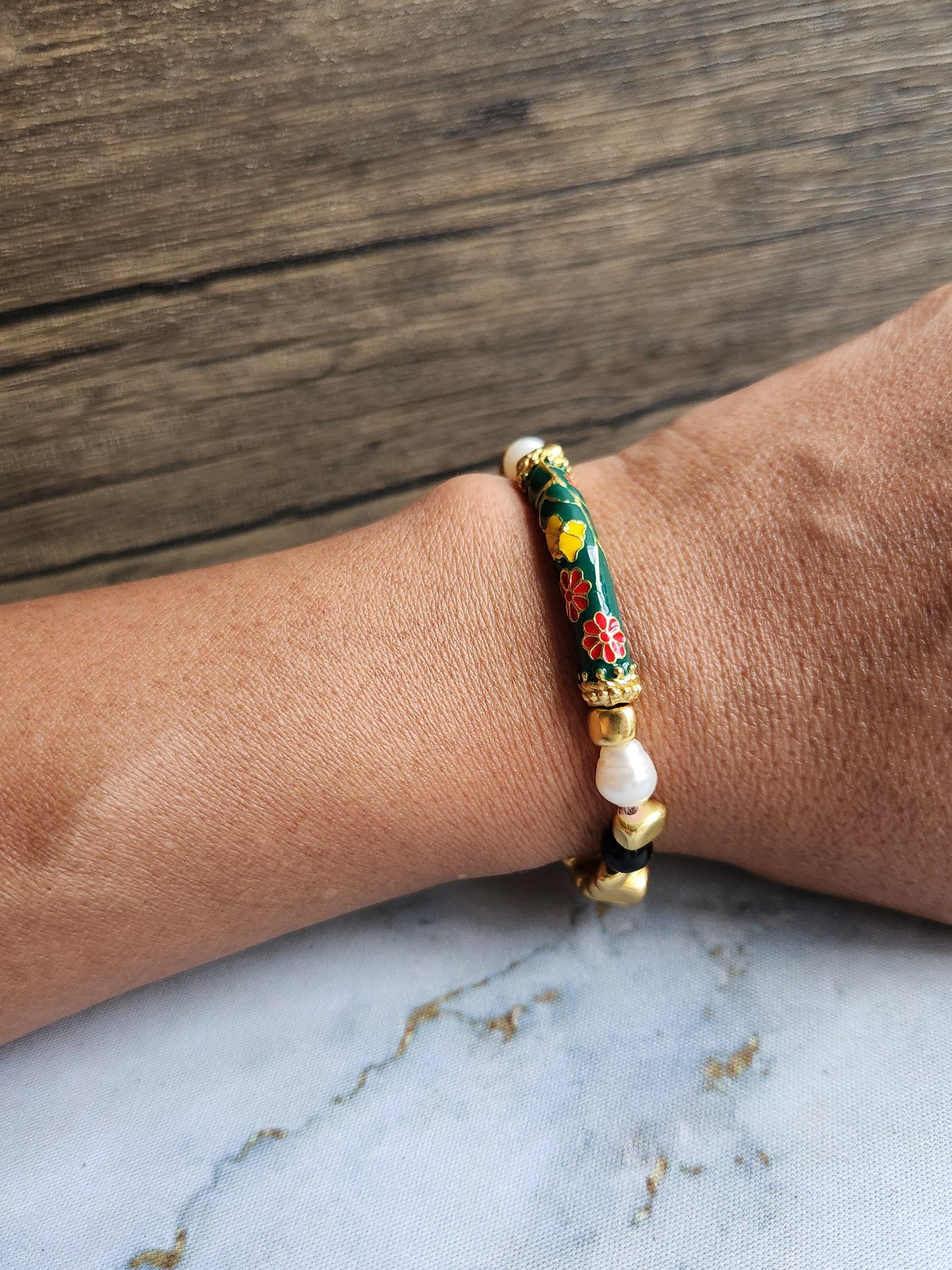 Anak Pernakan Onyx and white Pearl Bracelet
