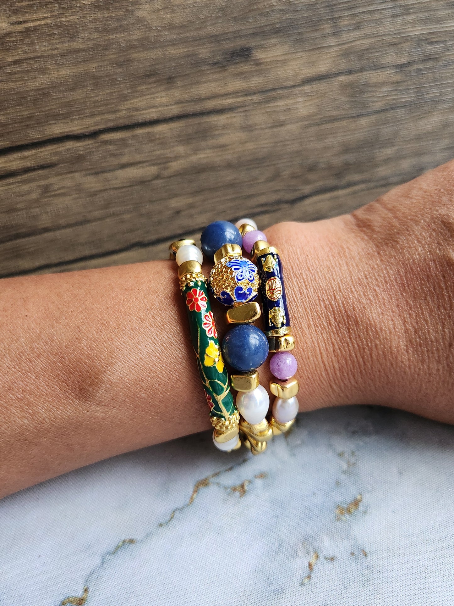 Anak Pernakan Onyx and white Pearl Bracelet