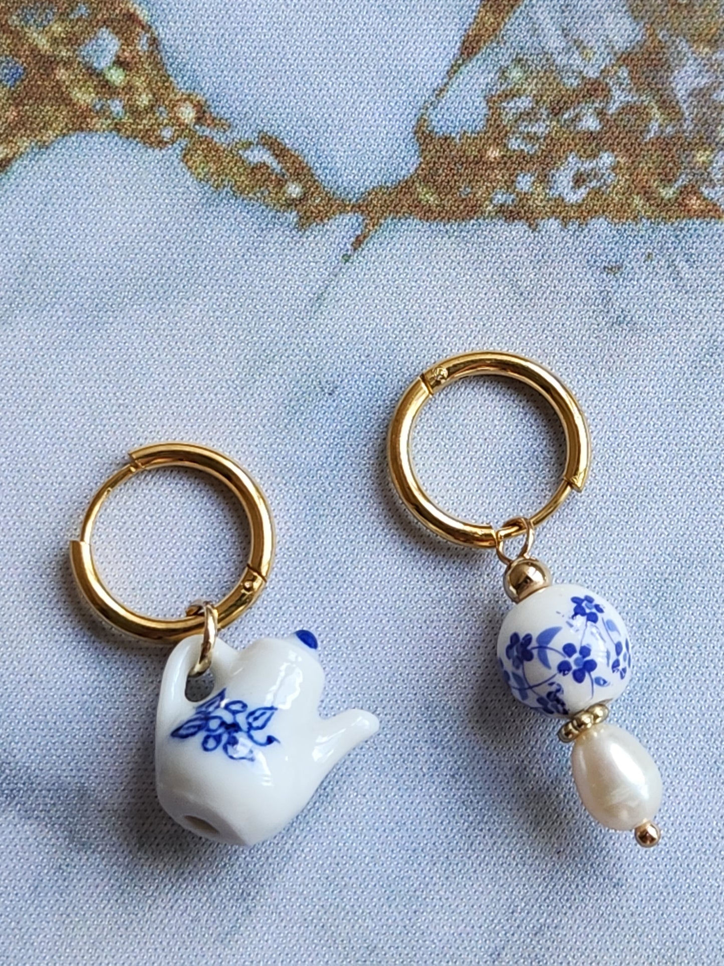 Tang Porcelain Teapot Pearl Earrings