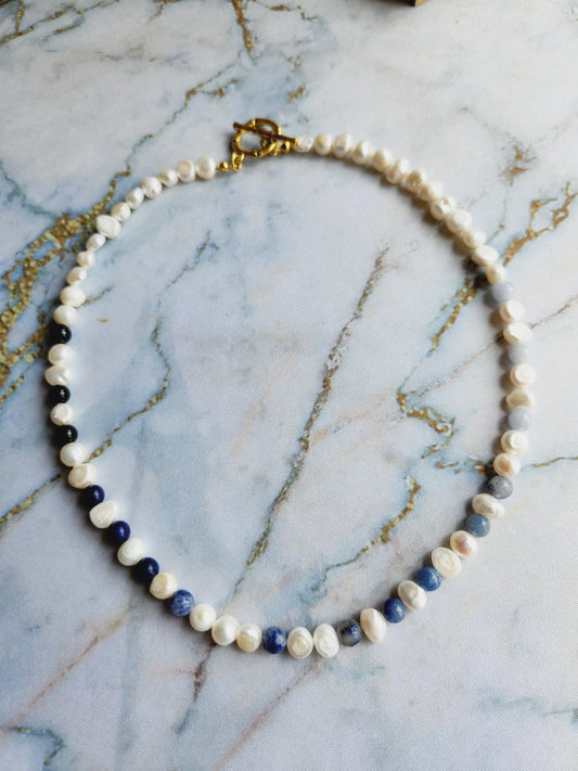 Blue gradient pearl necklace