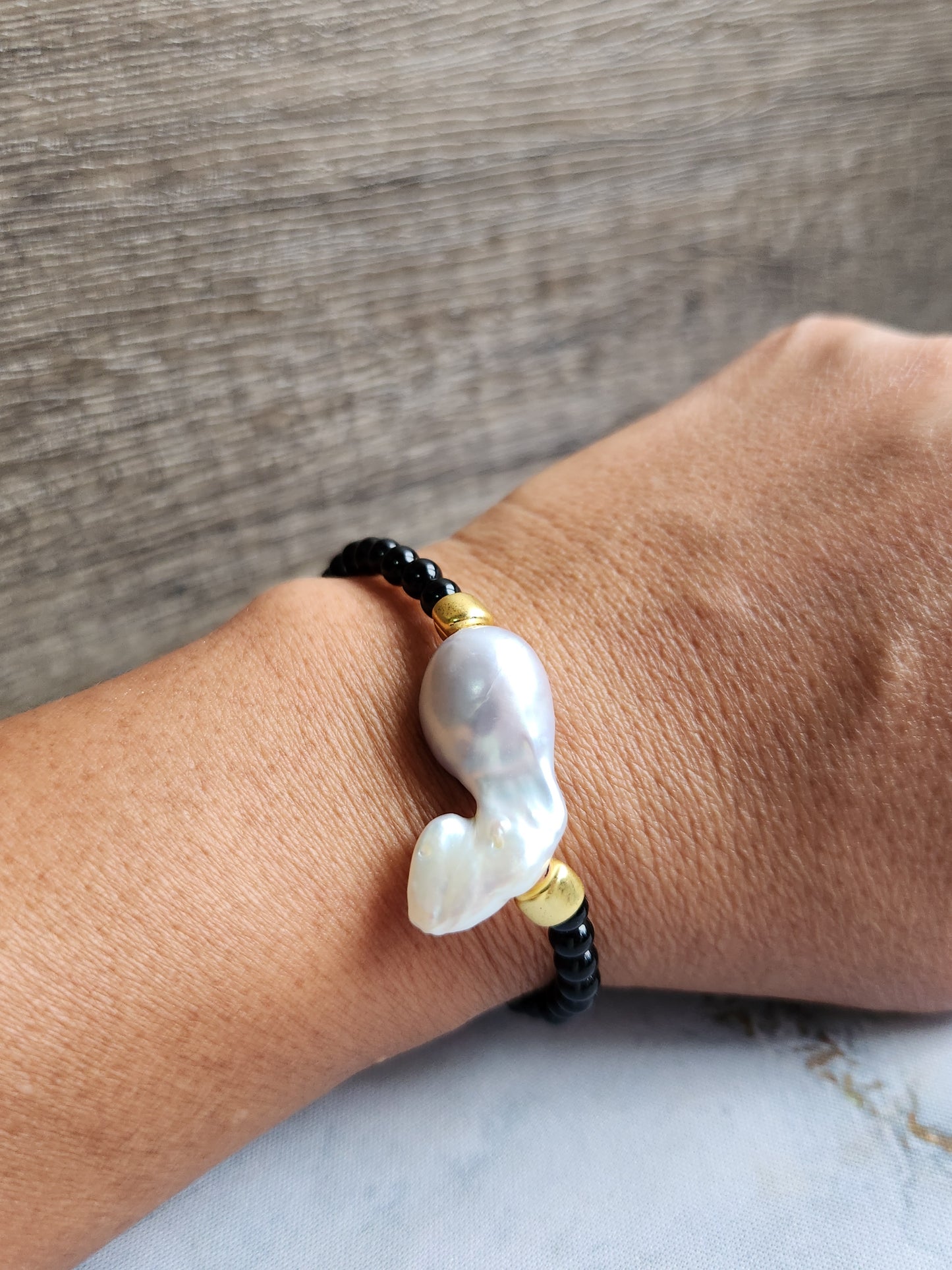 Onyx Baroque Pearl Bracelet