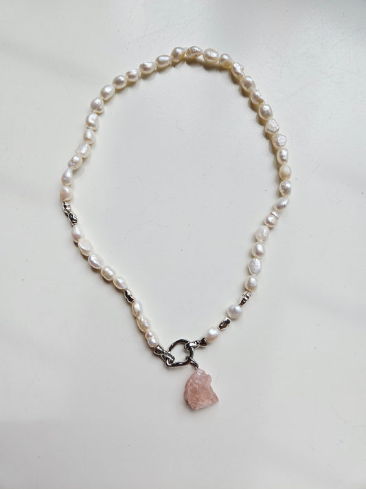 Dreamy Pearly Necklace